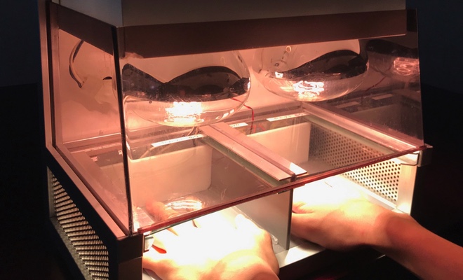 A Demonstration that shows heat shielding between S-LEC™ Solar Control Film and general glass